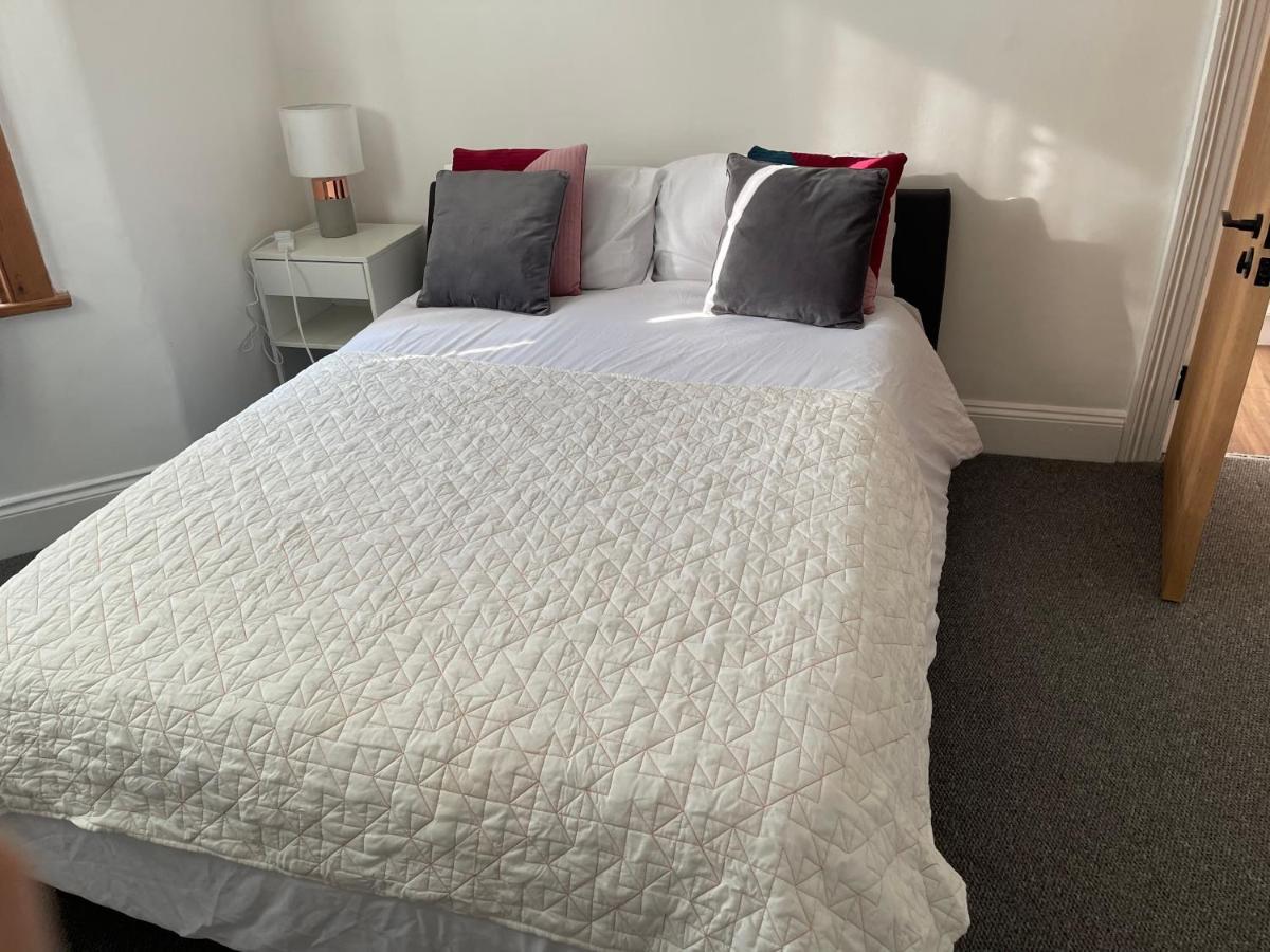 Large Room 2 Бристоль Экстерьер фото