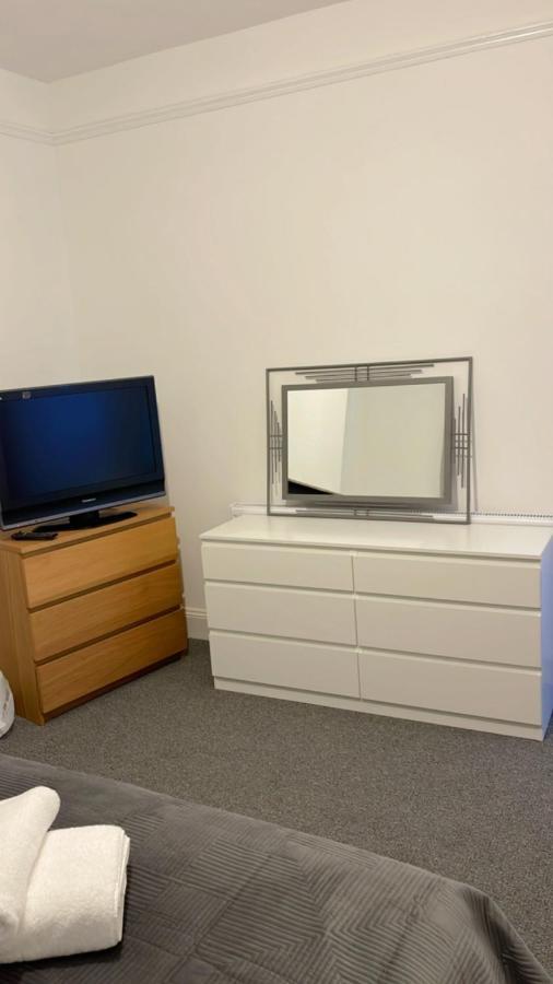 Large Room 2 Бристоль Экстерьер фото